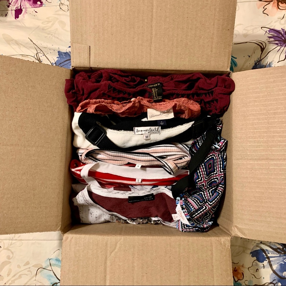 SALE $170 Value Bundle of SEVEN Size Small and Medium Tops - Picture 6 of 6